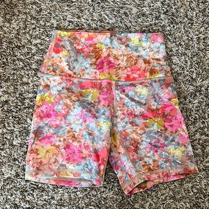 Used Lululemon align high rise short 6 in size 4